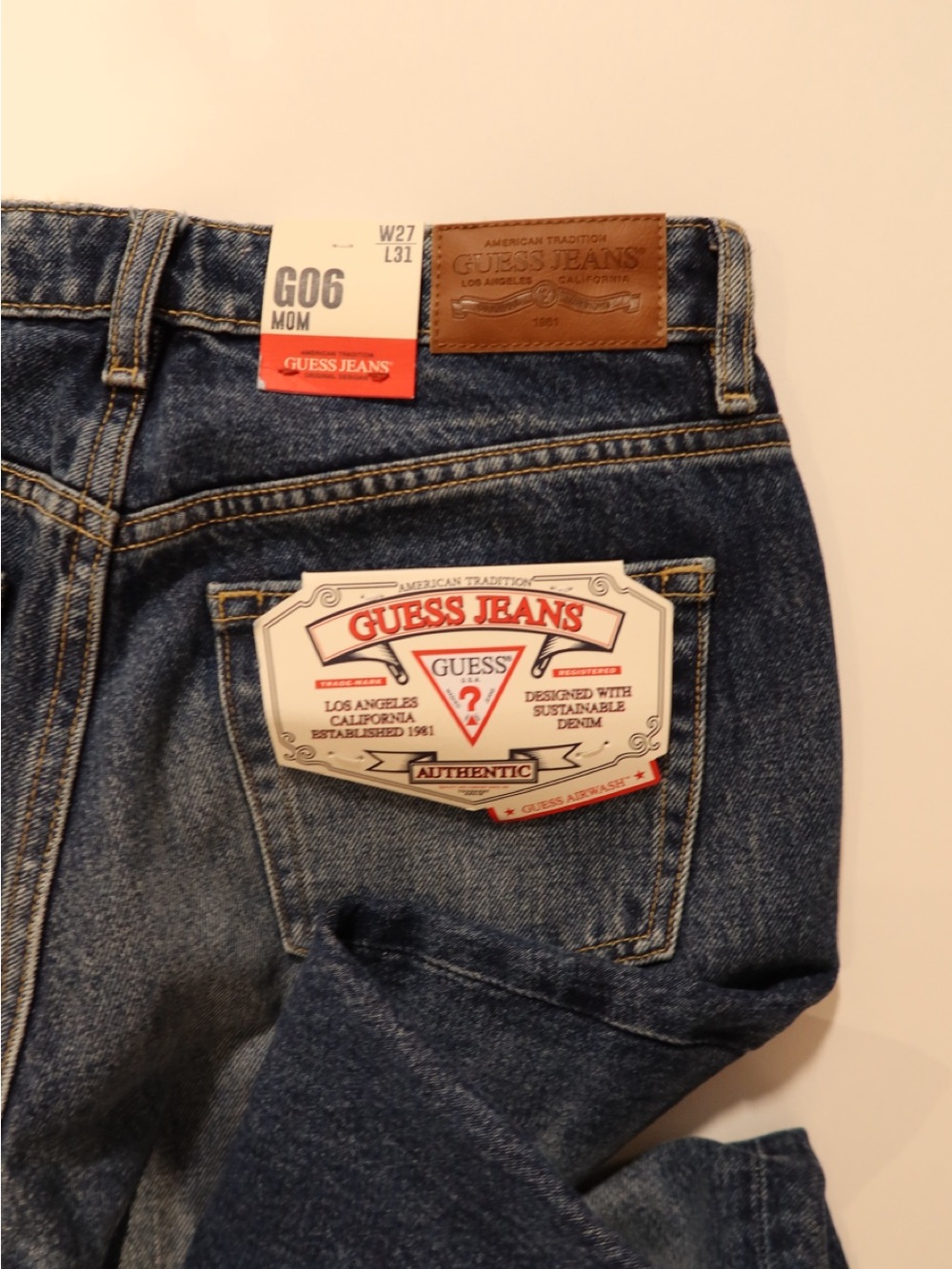 GUESS Jeans G06 Mom Jeans — Medium Wash — W27 L31 — NWT - Picture 9 of 9